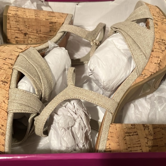 Rampage Natural Met Linen BNWT Beautiful heels for a fun night out. Very stylish - Picture 11 of 12